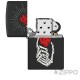 Schwarzes Zippo mit Skeletthand, die ein rotes Herz hält Sturmfeuerzeug Geschenk